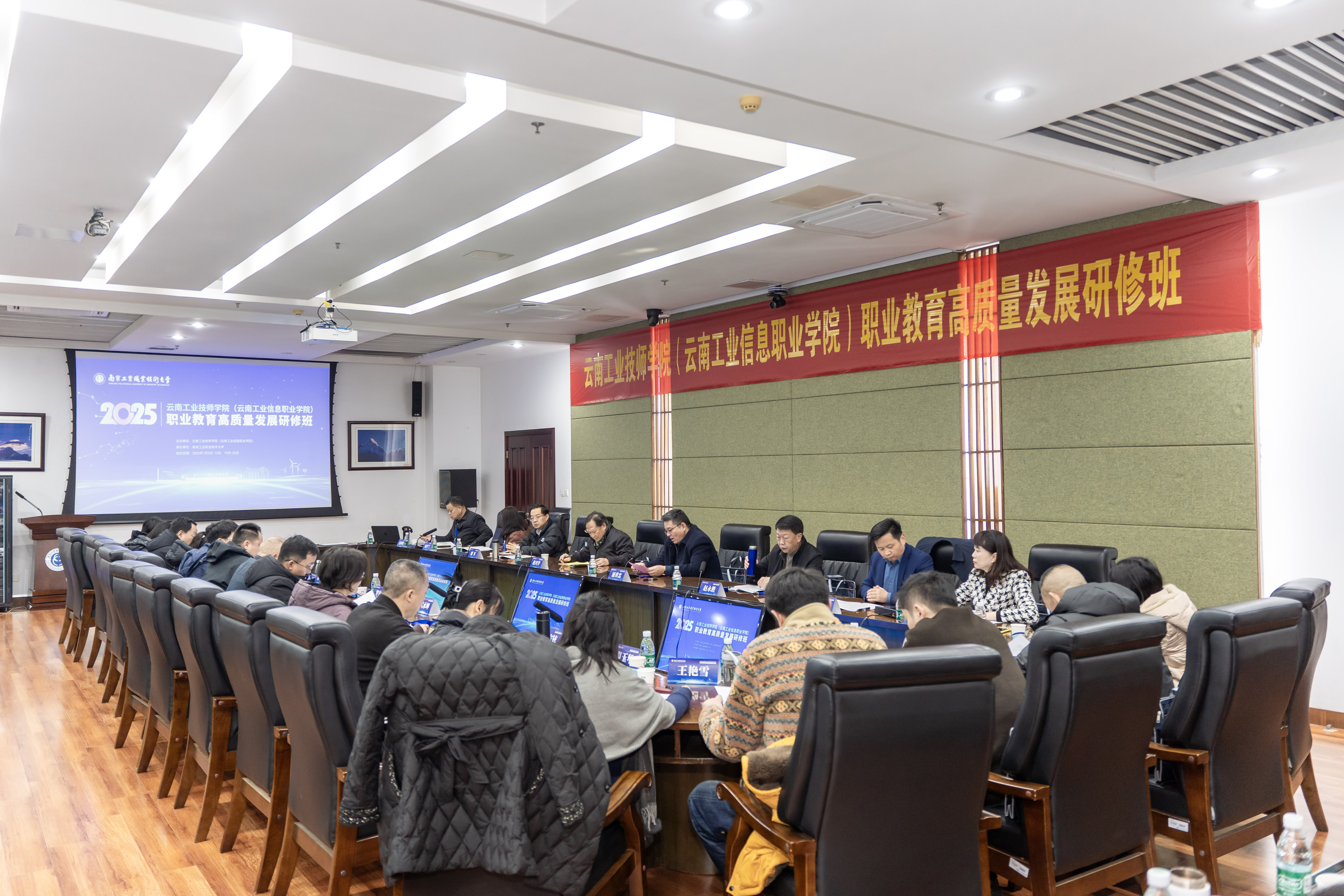 XY_06450.jpg 部门交流.jpg